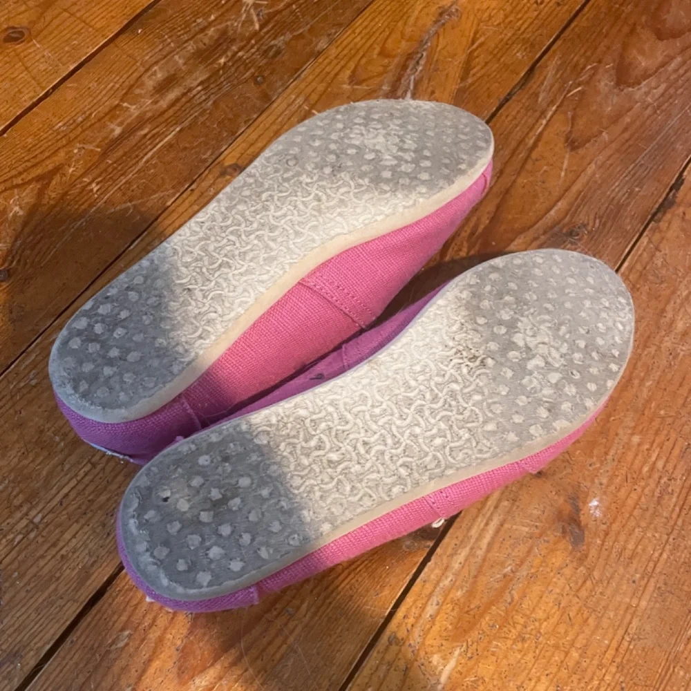 Pink Toms - Picture 2 of 4